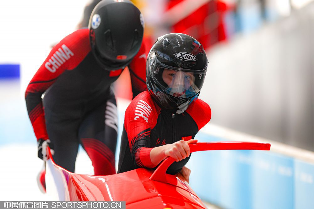 为锋线队员 为锋线队员